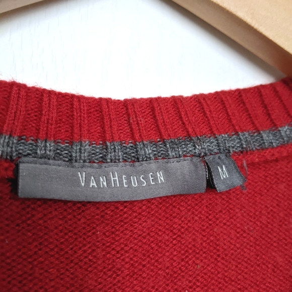 3/$20 Van Heusen Women's V-Neck Red Sweater - Picture 3 of 8